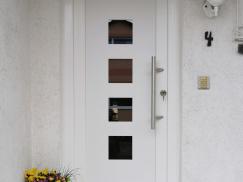 Weiße Kunststoff-Haustür von PaX in Offenbach am Main