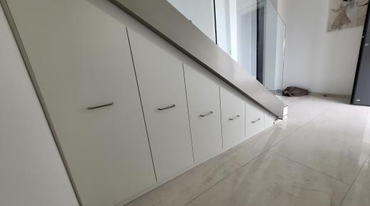 Einbauschrank unter Treppe in Offenbach am Main