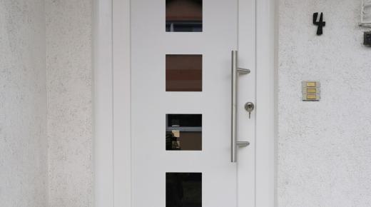 Weiße Kunststoff-Haustür von PaX in Offenbach am Main