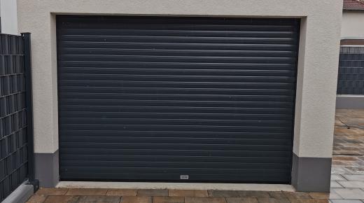 Garage Rolltor in Schwarz in Offenbach am Main