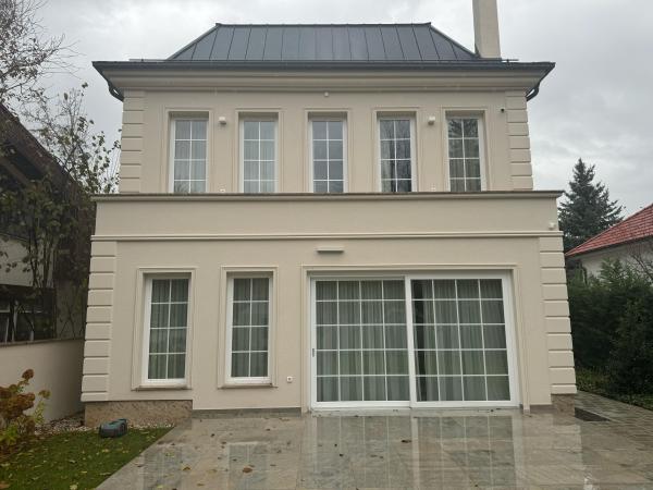 Terrassentür und Fenster mit Sprossen