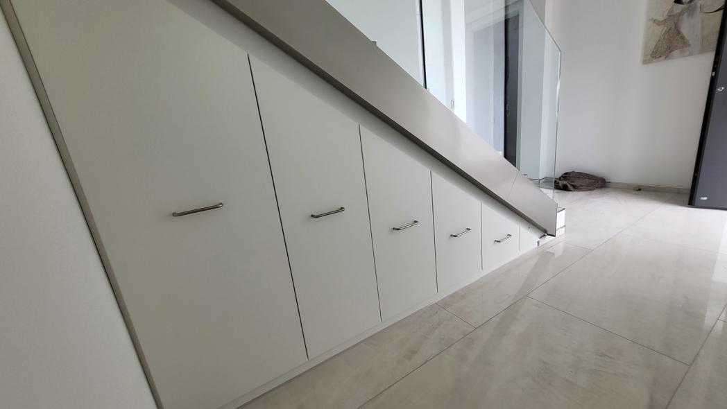 Einbauschrank unter Treppe in Offenbach am Main